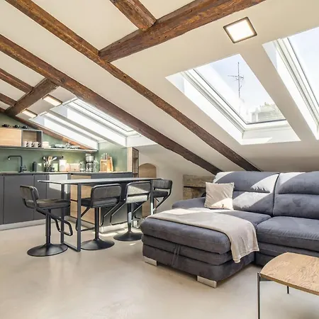 Castropola Views With Private Parking Apartament