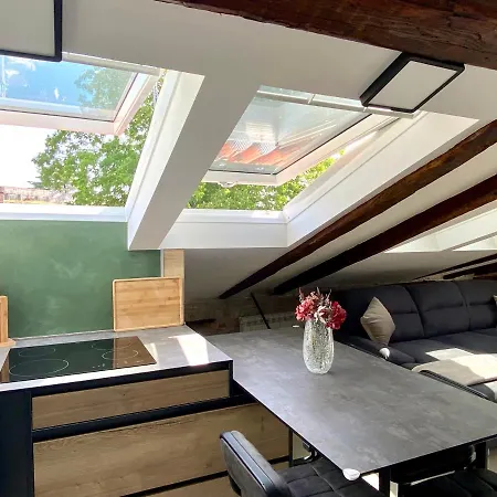 Castropola Views With Private Parking *