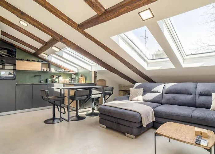 Castropola Views With Private Parking Apartament