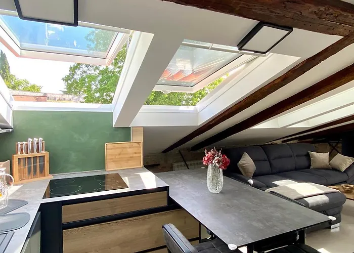 Castropola Views With Private Parking *