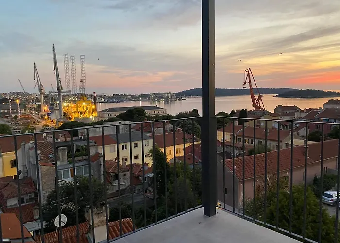 Castropola Views With Private Parking Apartament Pula
