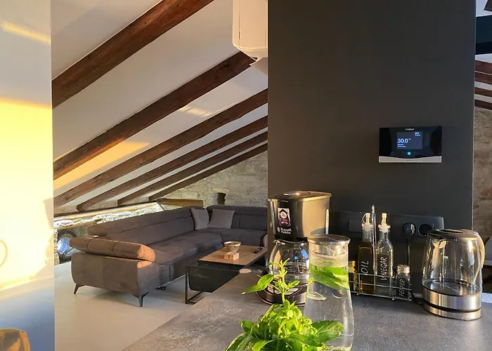 Castropola Views With Private Parking Apartament *