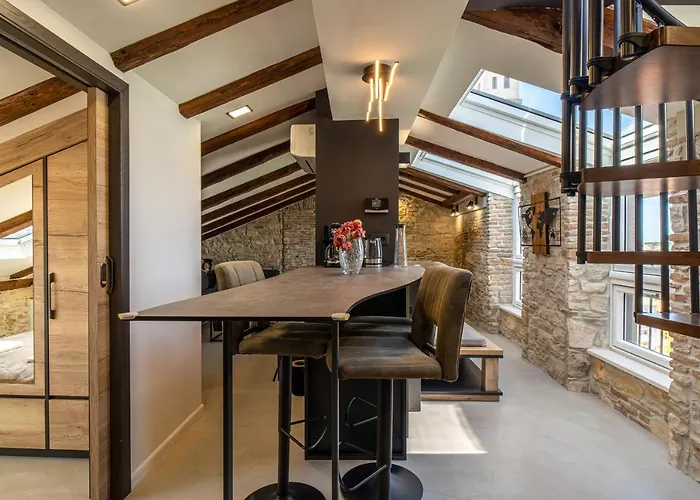 Castropola Views With Private Parking Apartament *