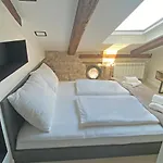 Castropola Views With Private Parking Appartement *