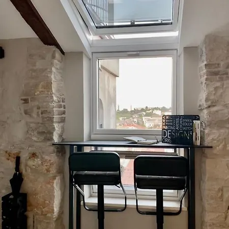 Castropola Views With Private Parking Διαμέρισμα *