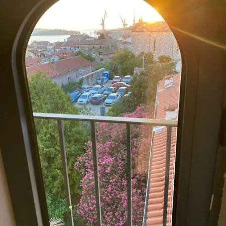 Castropola Views With Private Parking Διαμέρισμα