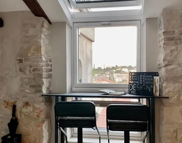 Castropola Views With Private Parking Appartement *