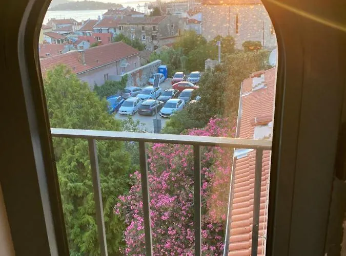 Castropola Views With Private Parking Apartman