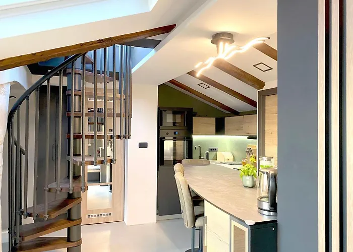 Castropola Views With Private Parking Apartman *