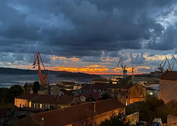 Apartman Castropola Views With Private Parking